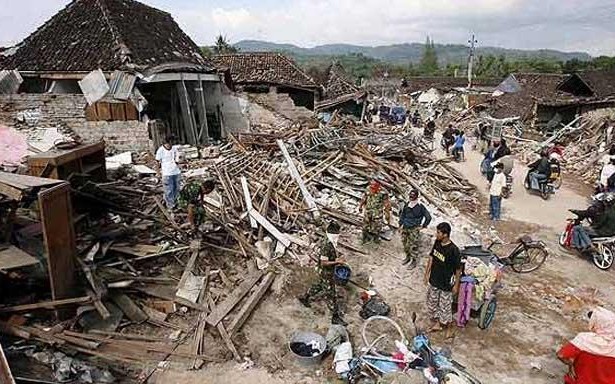 Forte terremoto atinge leste da Indonésia 